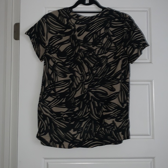 GAP Short Sleeve Patterned Top - Picture 2 of 2